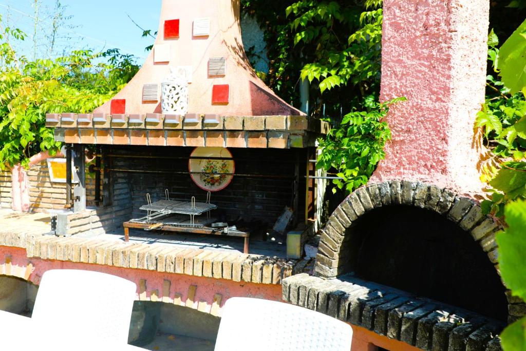Wood-fired pizza oven at Akobara Villa
